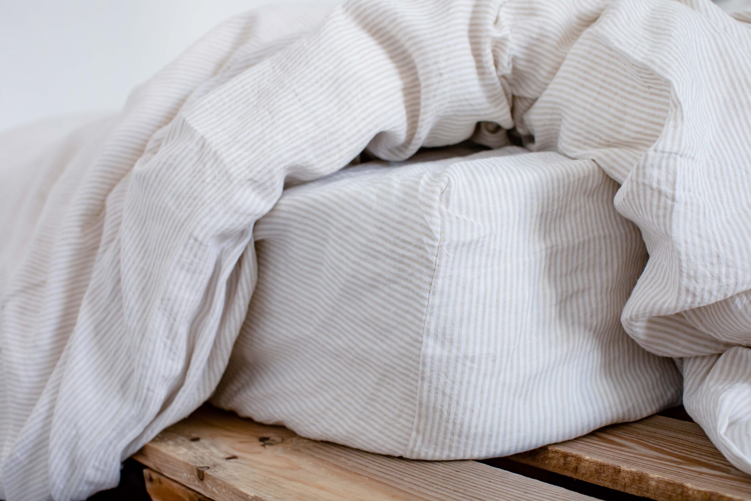 Set Natural Small Stripes Cearșaf 90x200 și Husă Pilotă 150x200