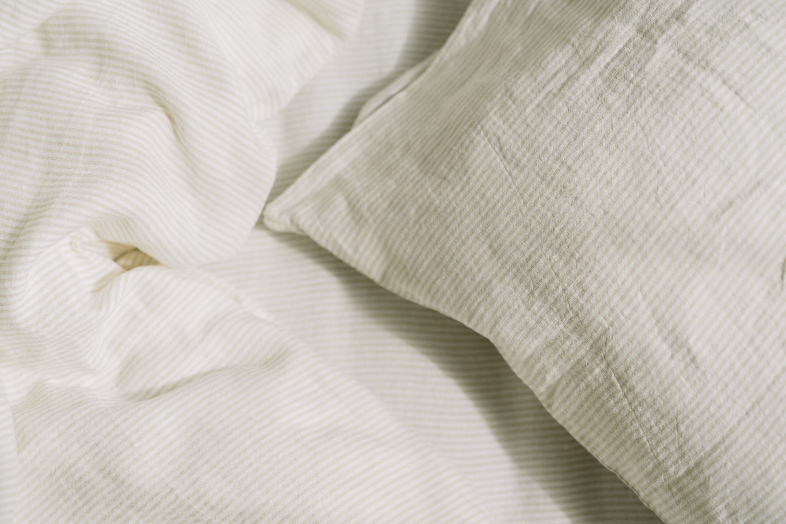 Set Natural Small Stripes Fețe de Pernă 60x60 și Husă Pilotă 220x220